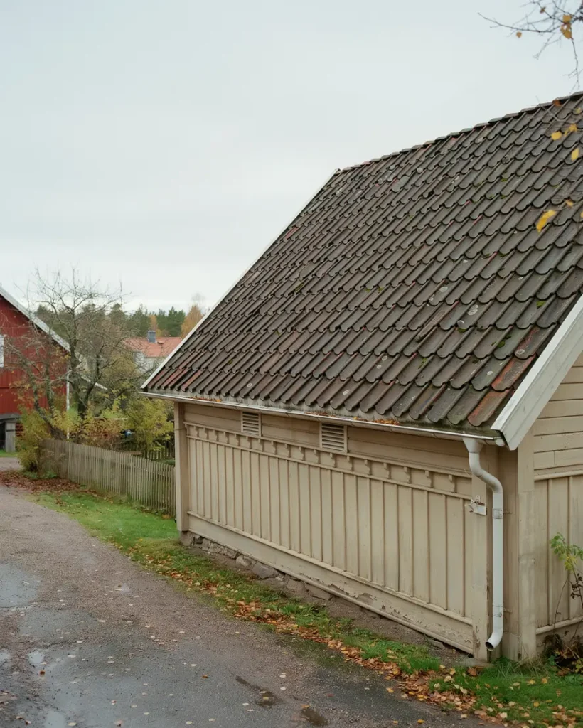 s undviker du kondens p vinden takets roll vanliga orsaker och r tt tg rder